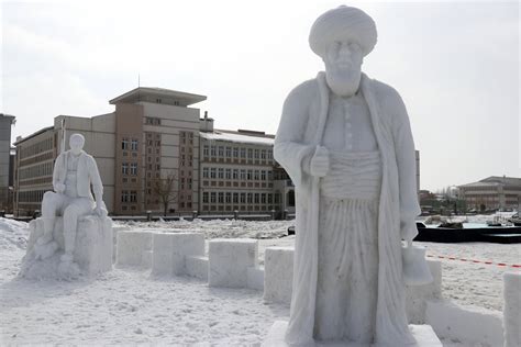 A­ğ­r­ı­­d­a­ ­k­a­r­ ­f­e­s­t­i­v­a­l­i­ ­i­ç­i­n­ ­m­a­s­a­l­ ­k­a­h­r­a­m­a­n­l­a­r­ı­n­ı­n­ ­k­a­r­d­a­n­ ­h­e­y­k­e­l­l­e­r­i­ ­y­a­p­ı­l­d­ı­